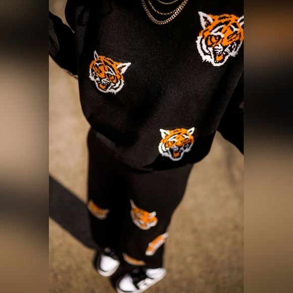 Dressed In LaLa Black Tiger Print Sweater and Pants Set 2X - Picture 2 of 8